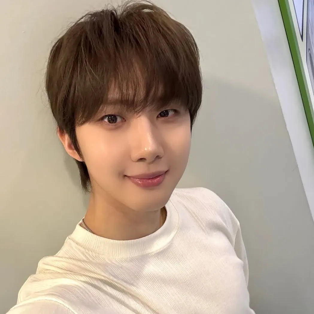 Behind-the-scenes cut of Hui (PENTAGON)