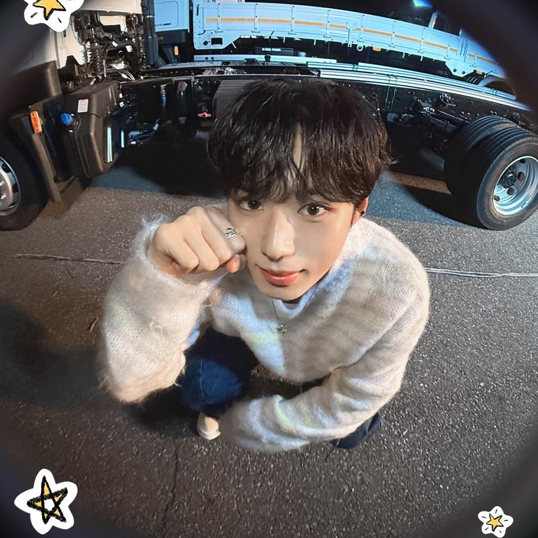 Behind-the-scenes cut of Kim Junseo (ALPHA DRIVE ONE)