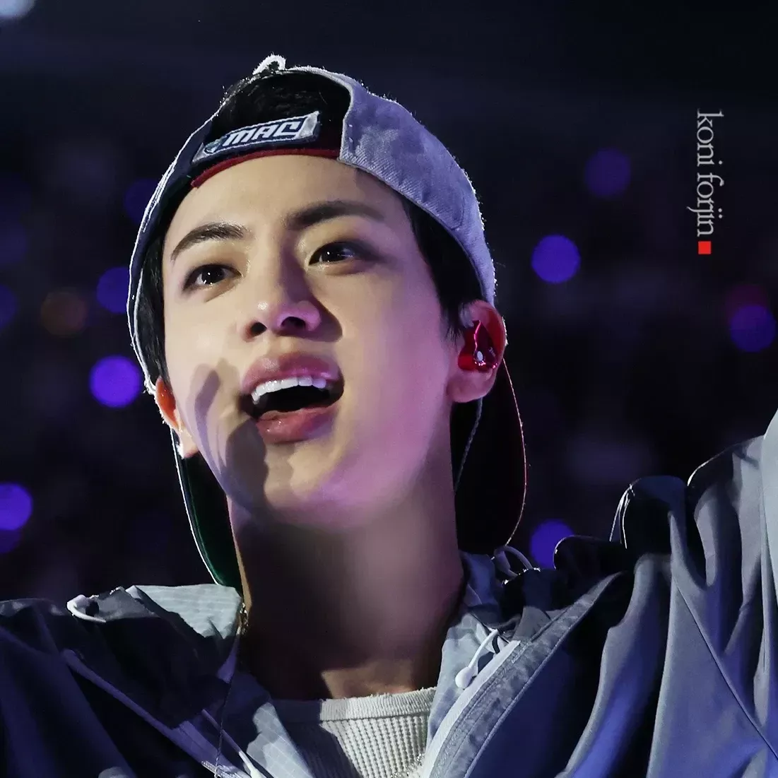 Momen yang diabadikan oleh penggemar Jin (BTS)
