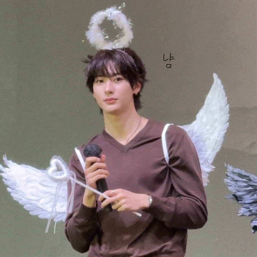 Recent activity shot of Anton (RIIZE)