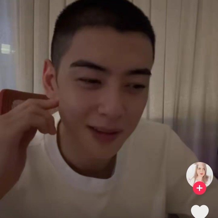 아스트로의 최신 사진