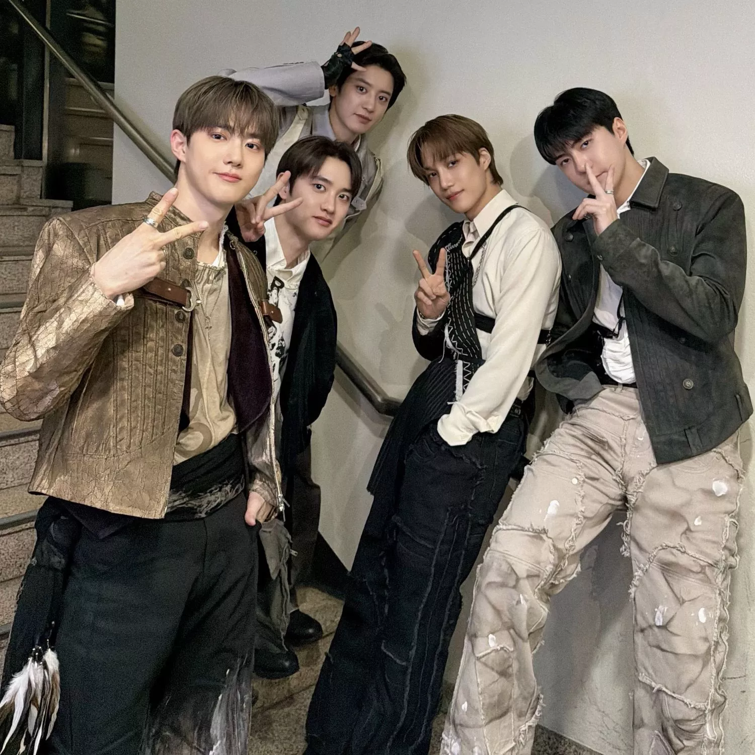 Behind-the-scenes cut of EXO