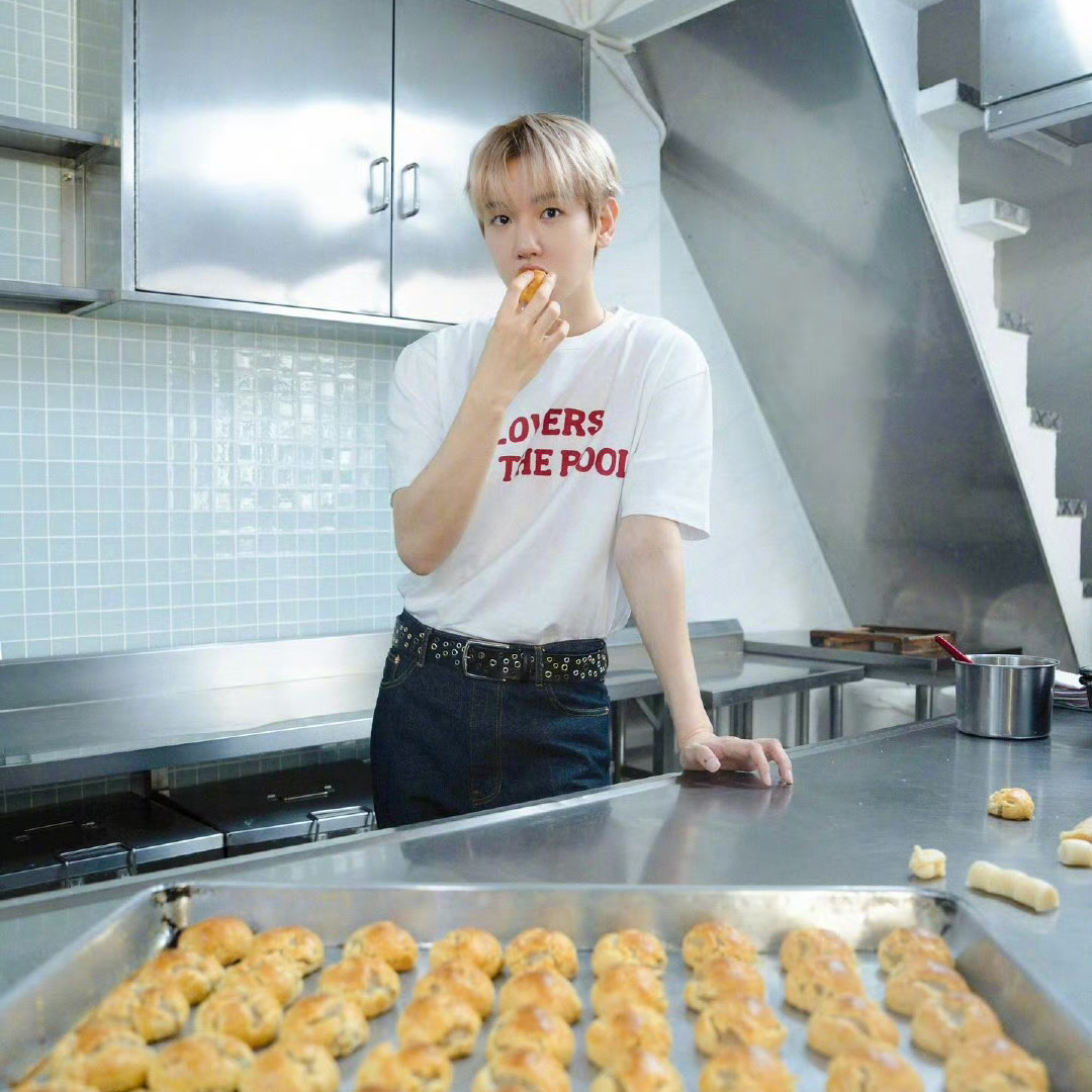 백현 (EXO)의 최신 사진