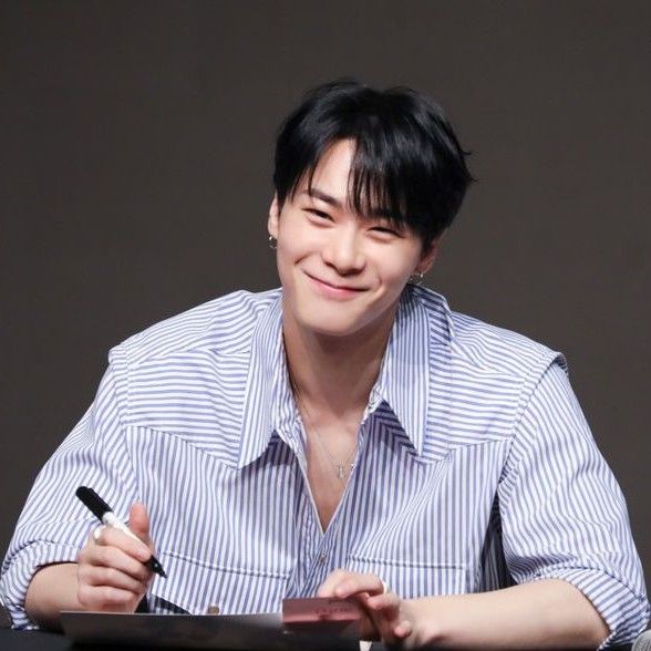 Latest photo of Moonbin (ASTRO)