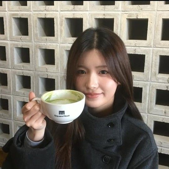 Signature photo of SUA (CSR) capturing their charm