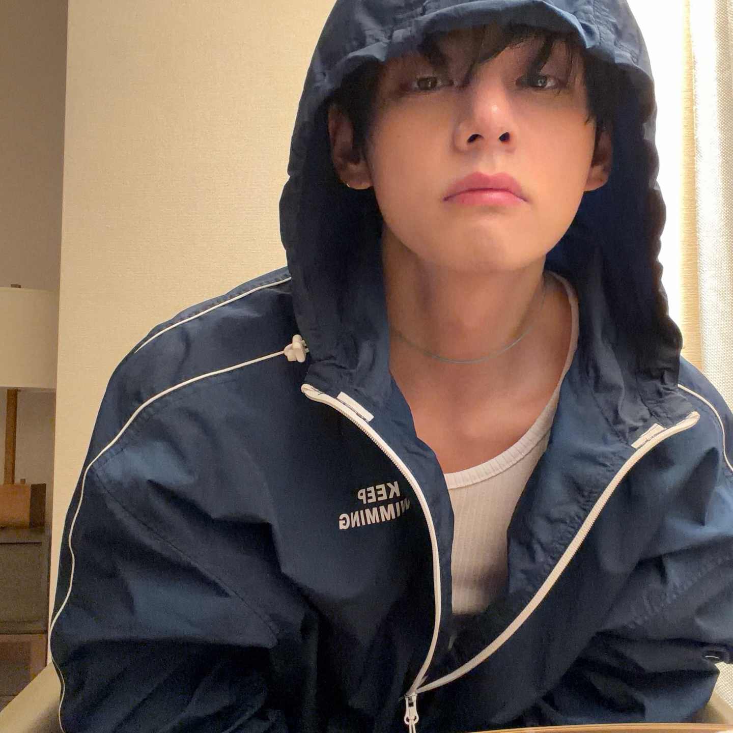 뷔 (방탄소년단)의 비하인드 컷