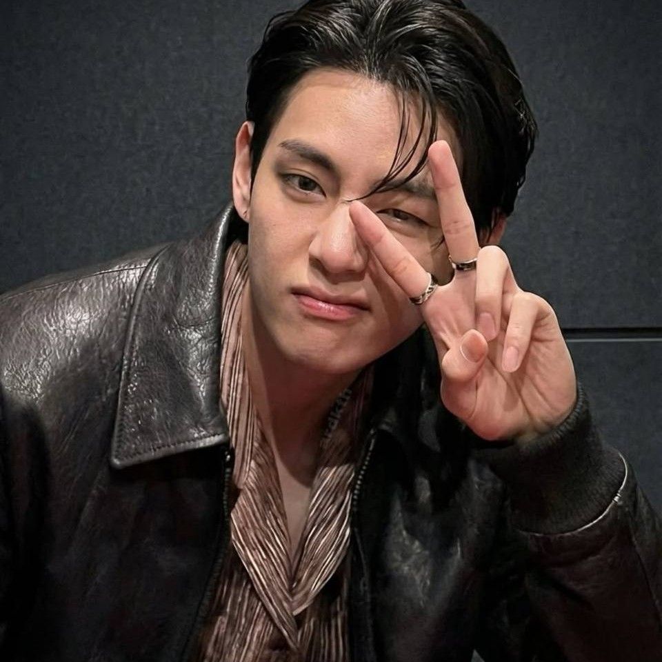 V (防彈少年團)的最新照片