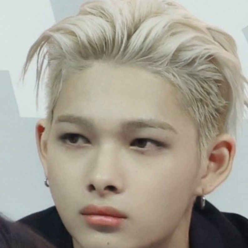 Foto terbaru NI-KI (ENHYPEN)