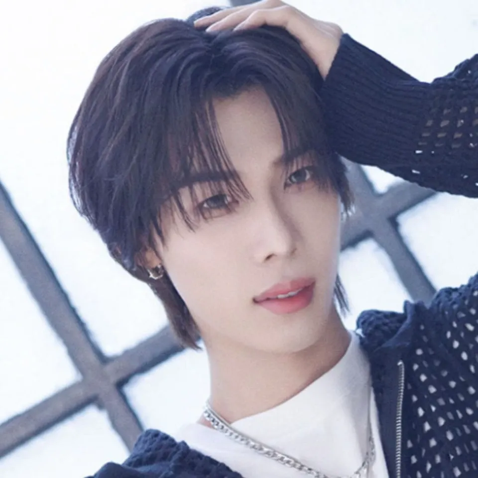 Latest photo of Robin (n.SSign)