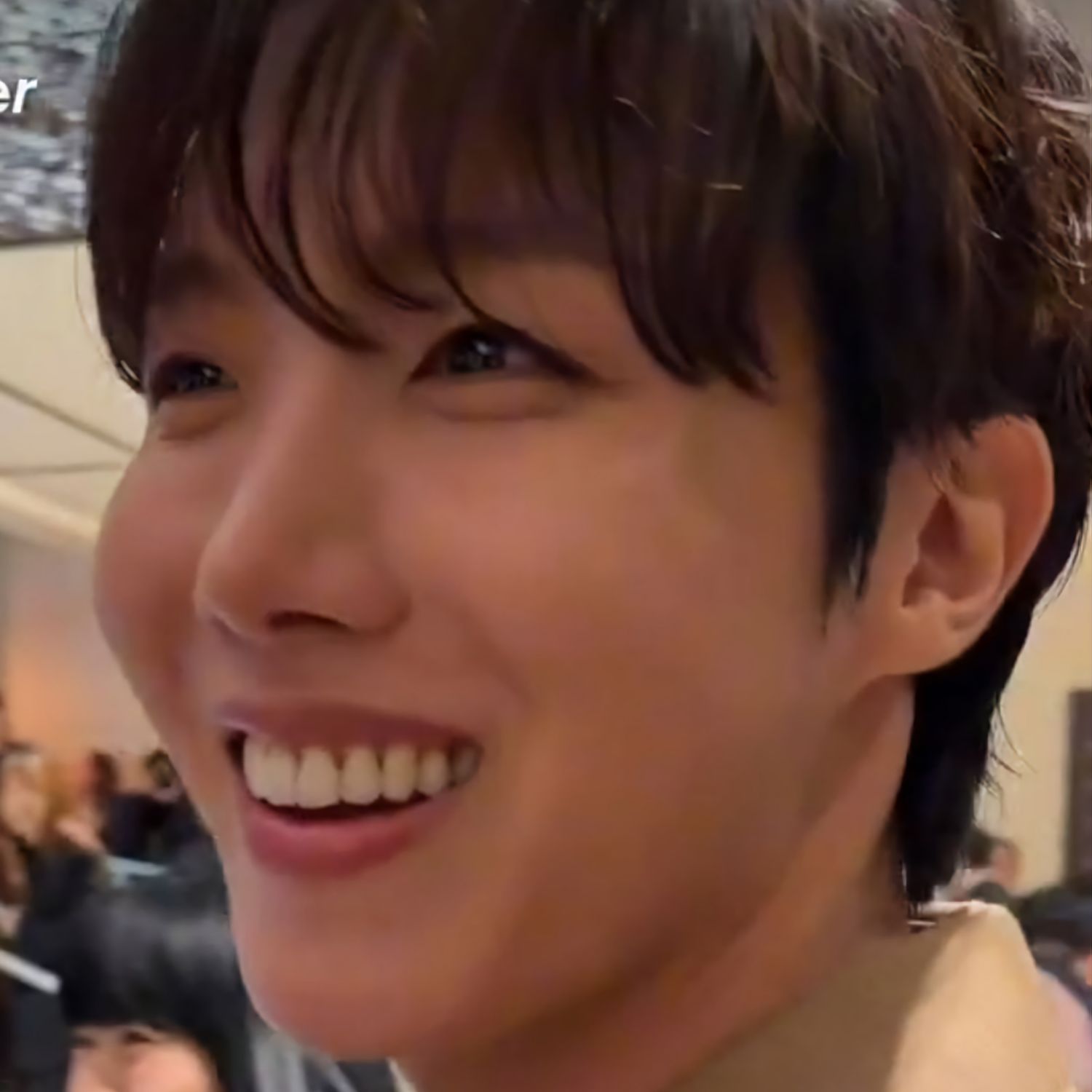 Foto terbaru j-hope (BTS)