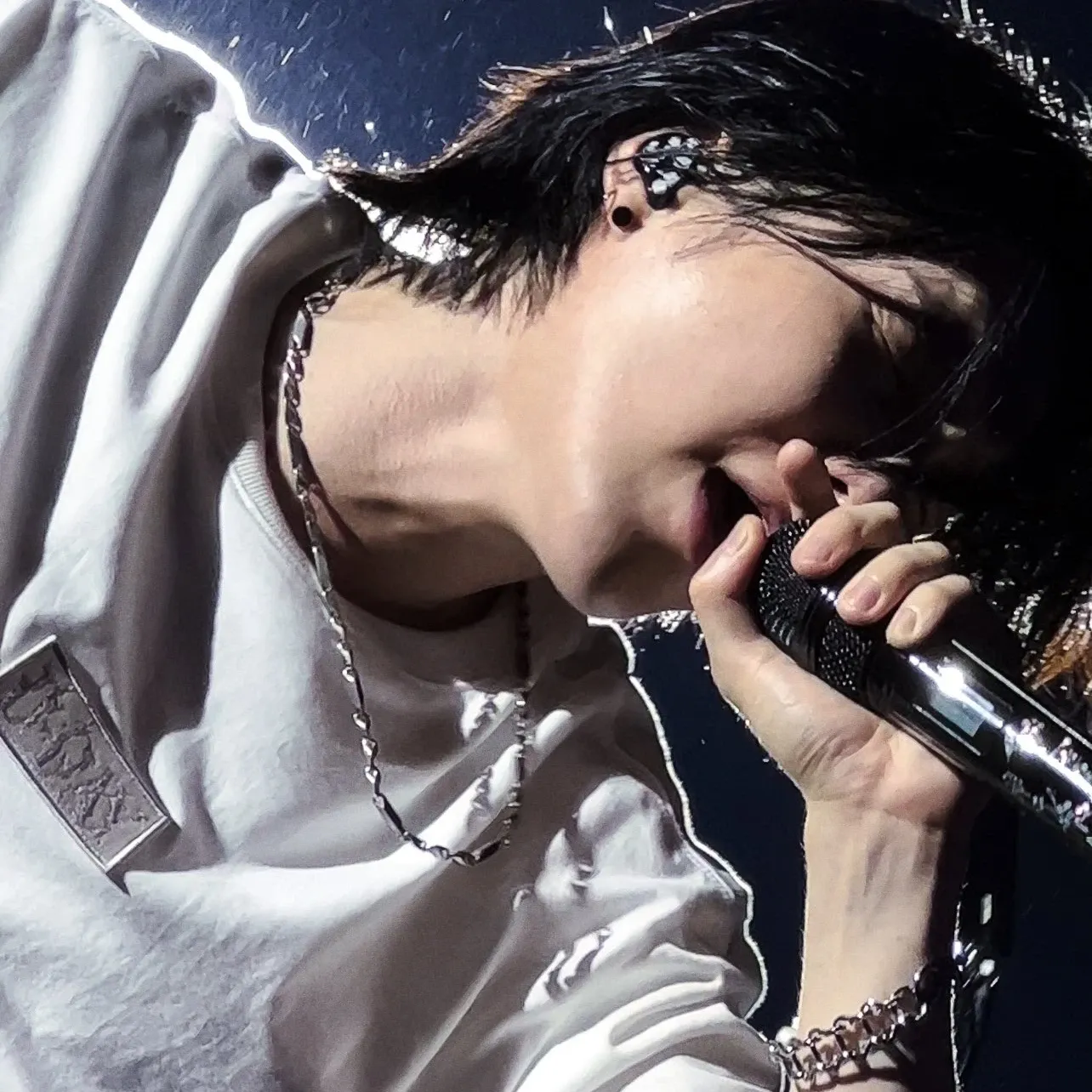 Foto aktivitas terbaru SUGA (BTS)