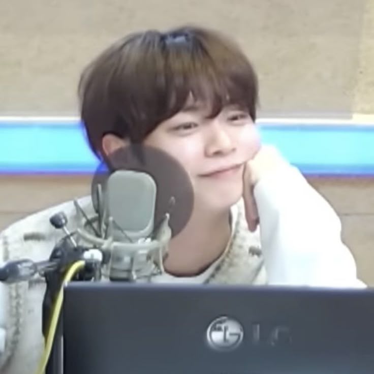 Recent activity shot of Shin Yechan (LUCY)