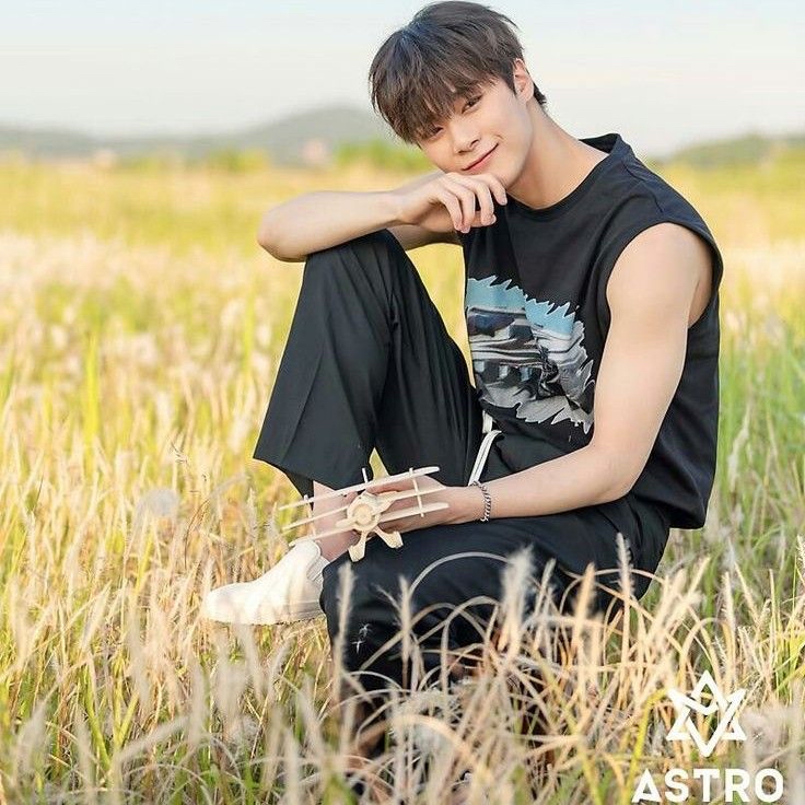 Latest photo of Moonbin (ASTRO)