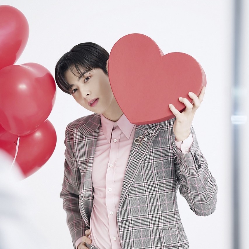 아스트로의 최신 사진