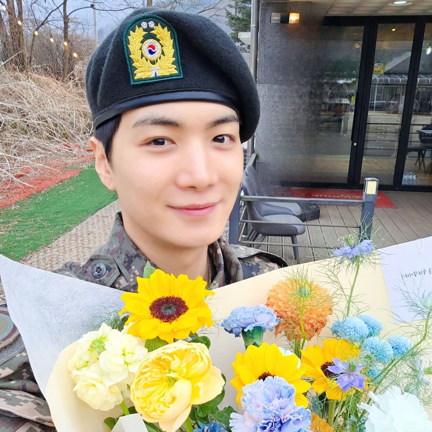 Behind-the-scenes cut of Kim Jonghyeon