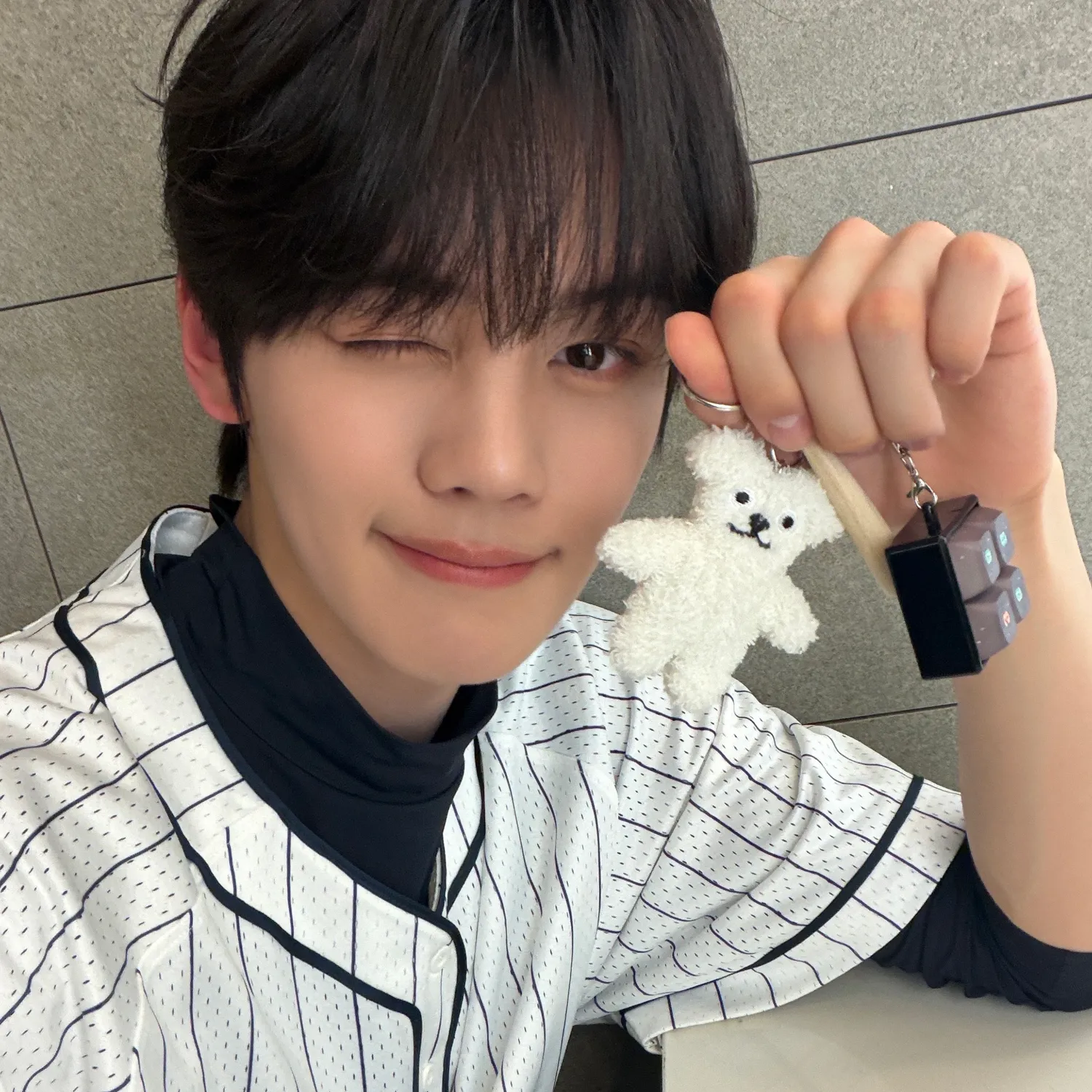 Behind-the-scenes cut of Kim Gyuvin