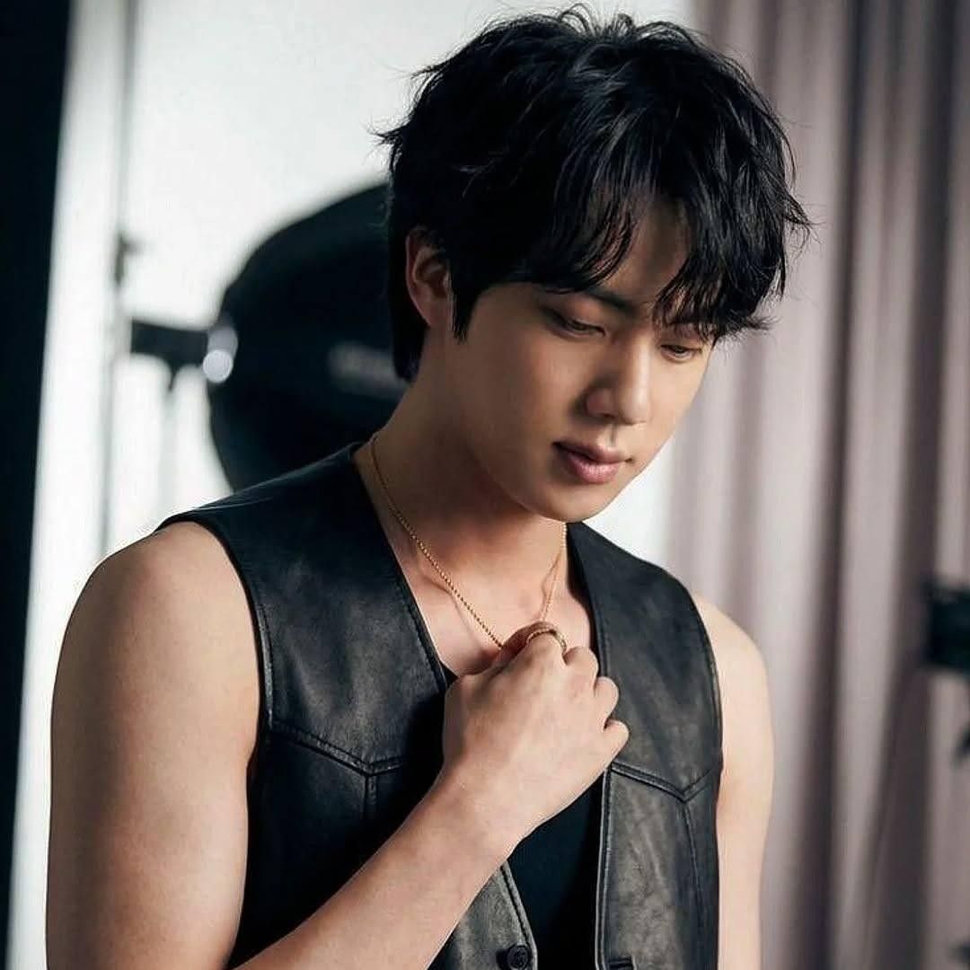 Behind-the-scenes cut of Jin (BTS)