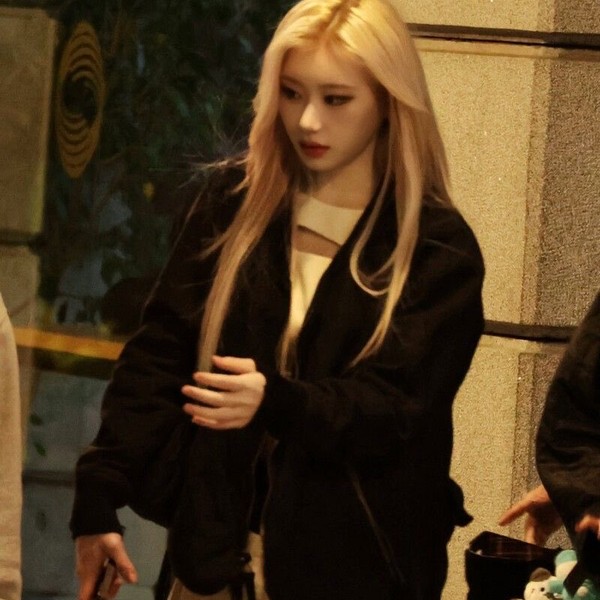 Signature photo of Chaeryeong (ITZY) capturing their charm