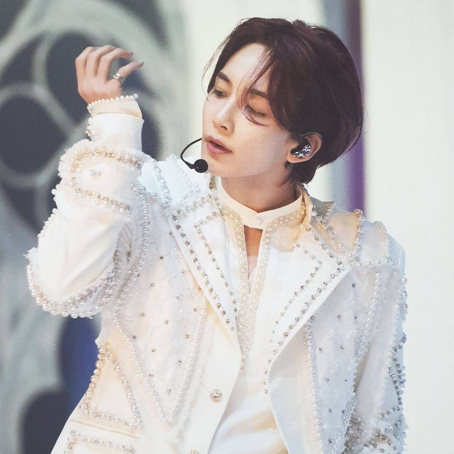 Recent activity shot of Jeonghan (SEVENTEEN)