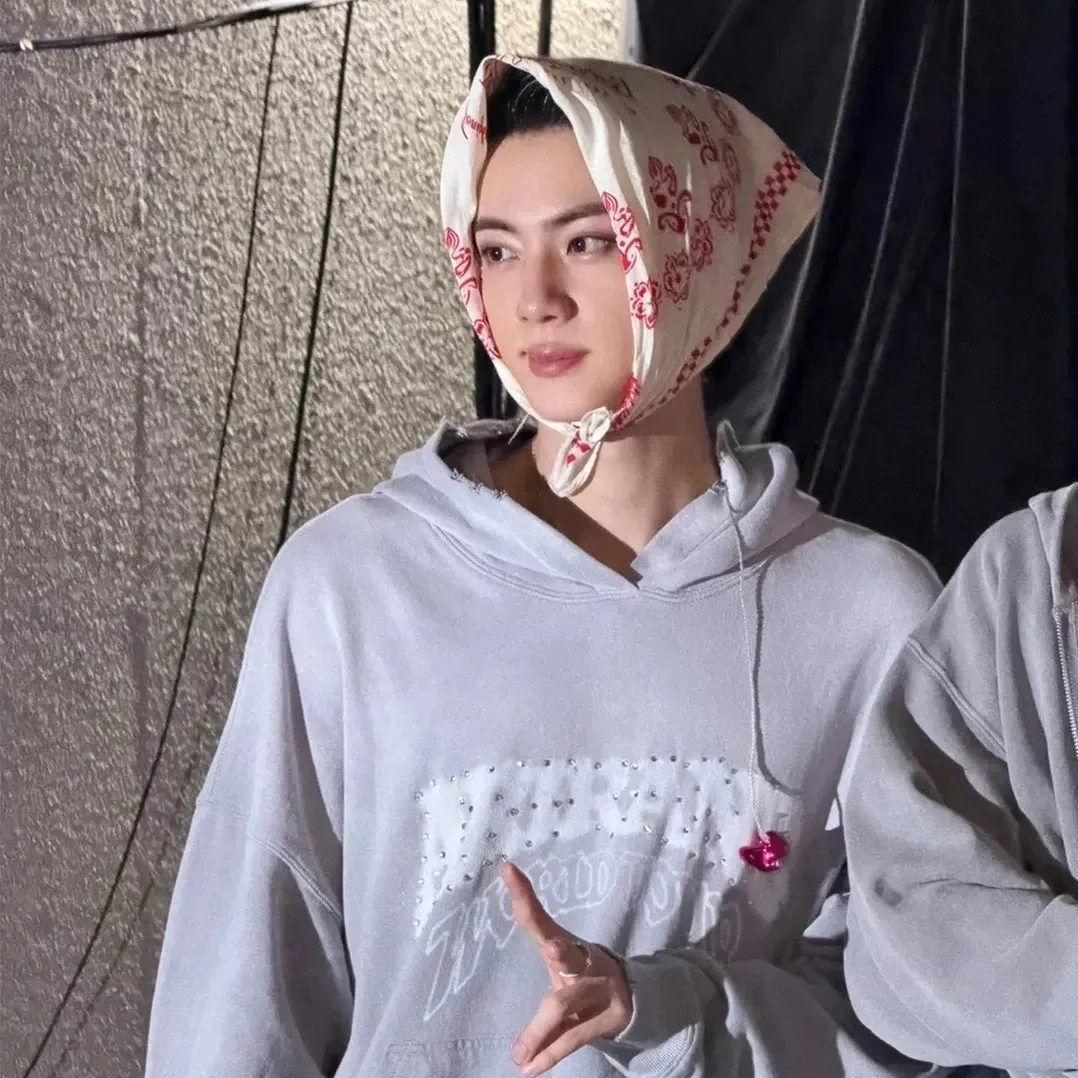 Foto aktivitas terbaru Jin (BTS)