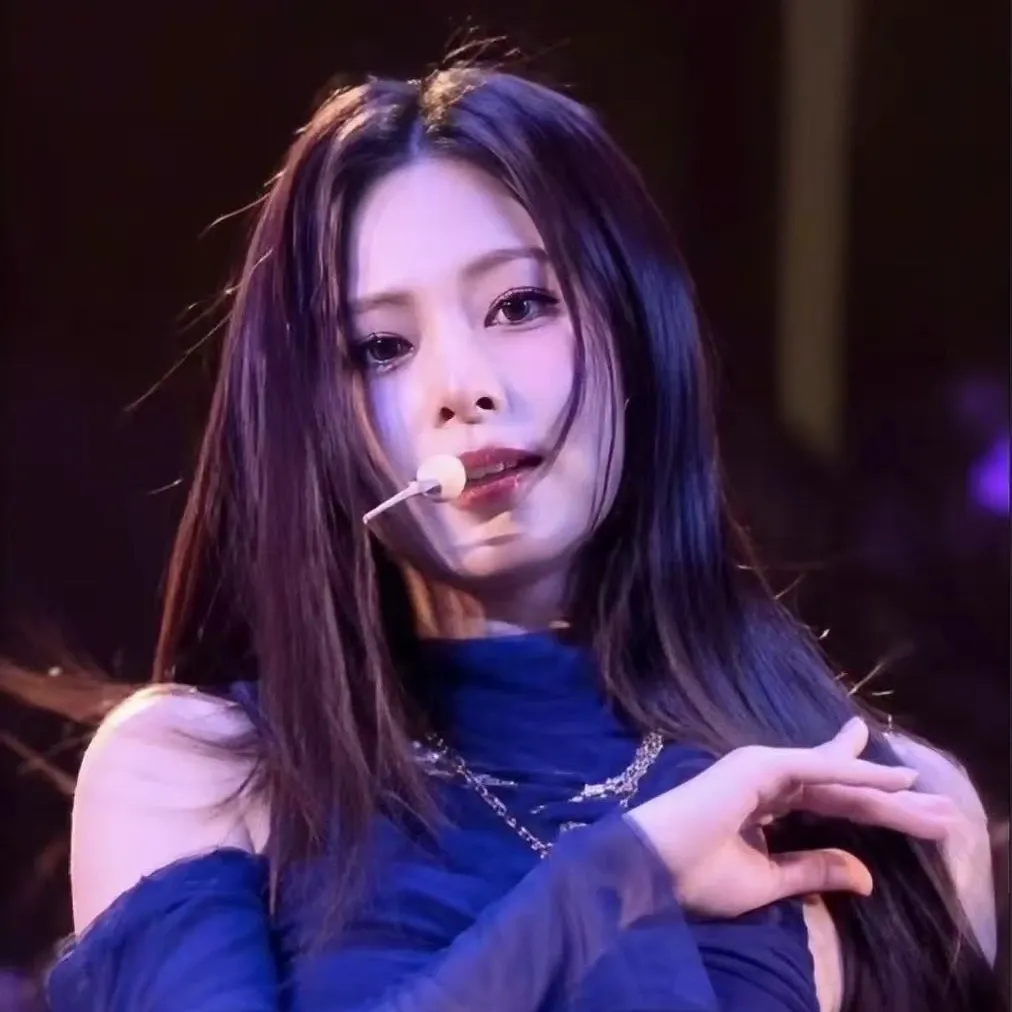 Foto aktivitas terbaru Tzuyu (TWICE)