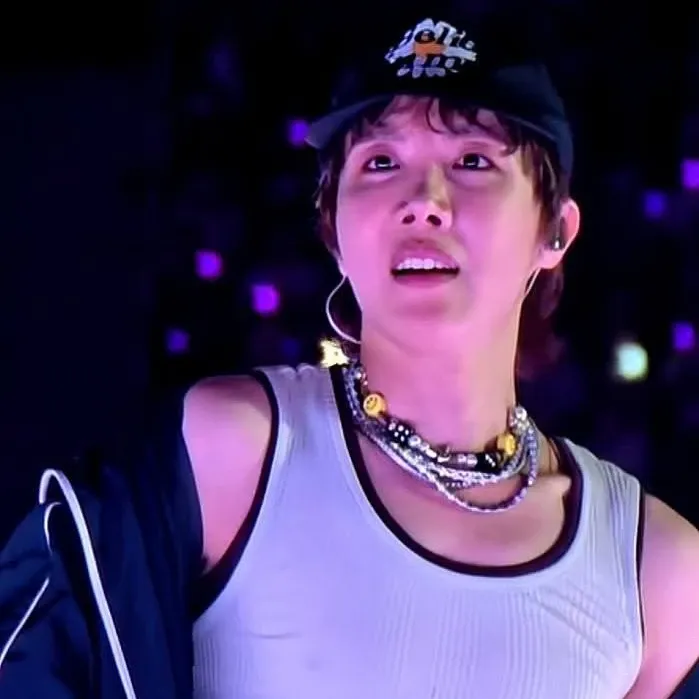 Foto terbaru j-hope (BTS)