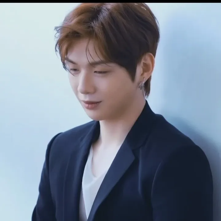 강다니엘의 비하인드 컷