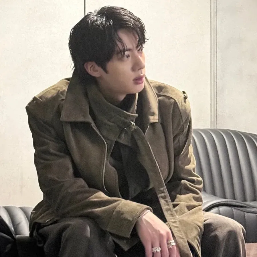 진 (방탄소년단) 최근 활동샷