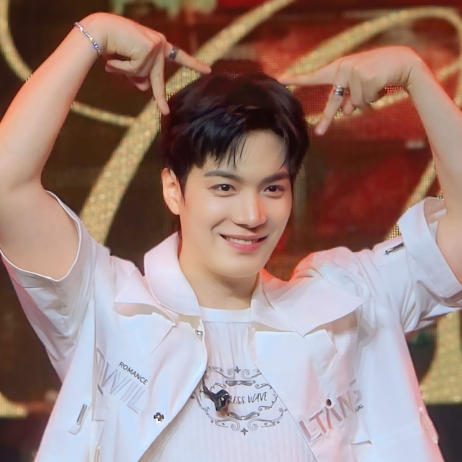 Behind-the-scenes cut of Kim Jonghyeon