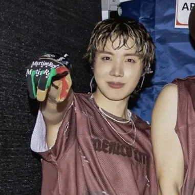 Foto terbaru j-hope (BTS)