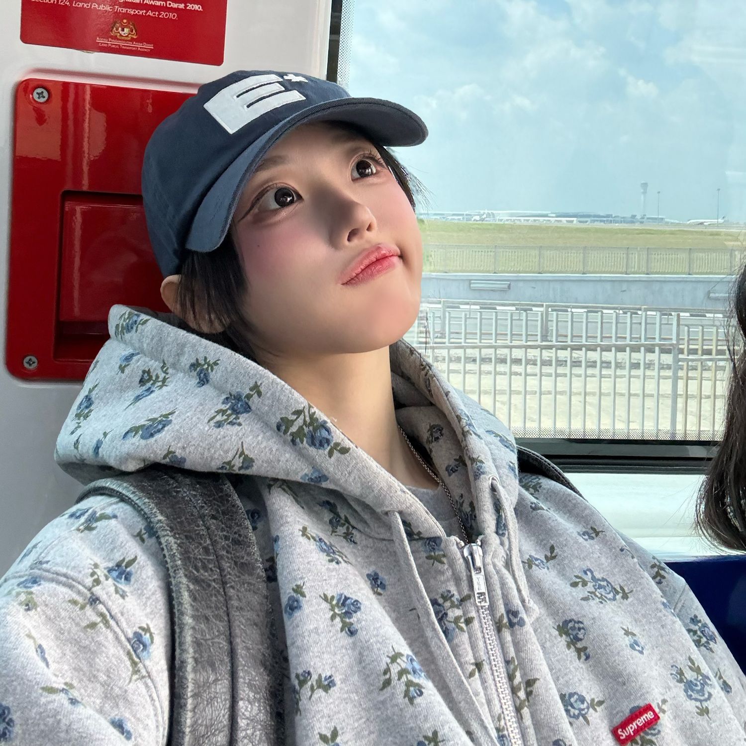 A moment captured by Hina (QWER)'s fan