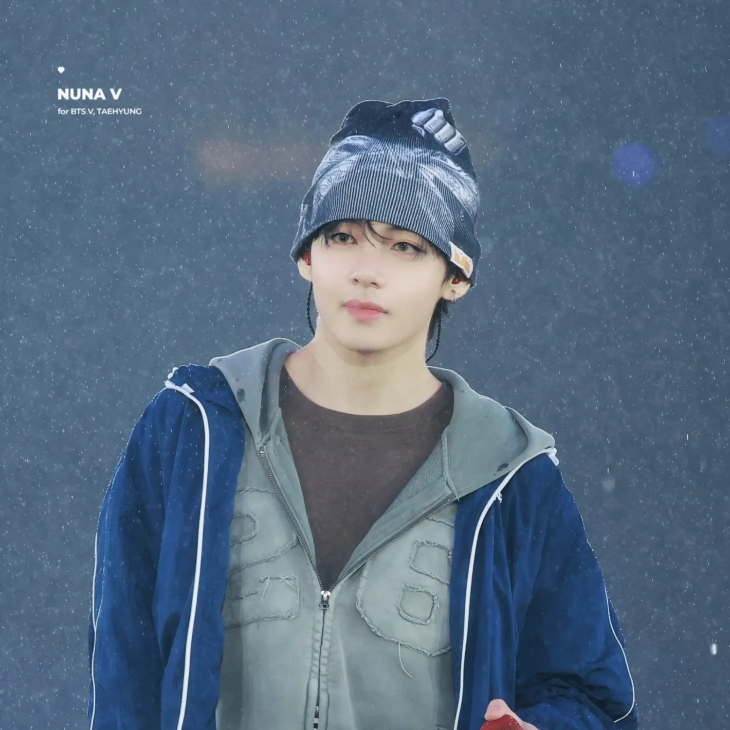 뷔 (방탄소년단)의 최신 사진