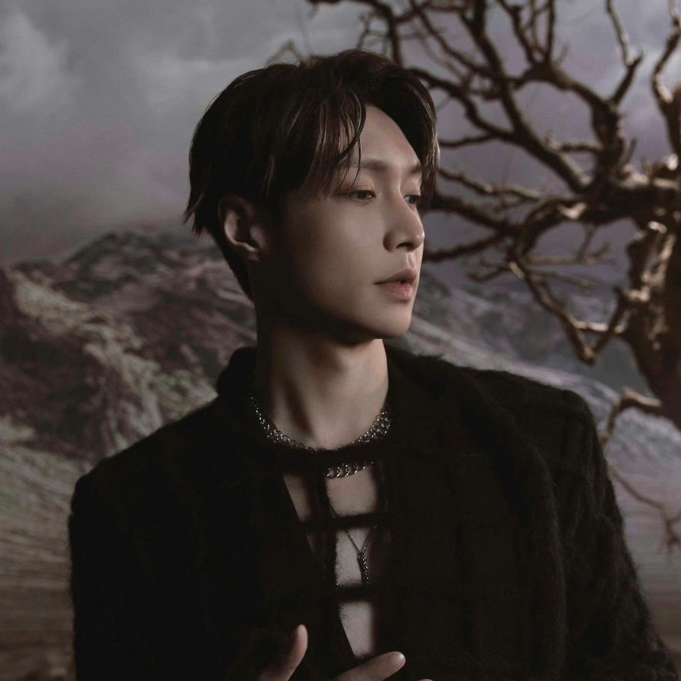 Recent activity shot of Lay (EXO)