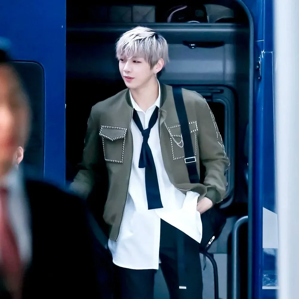 강다니엘의 비하인드 컷