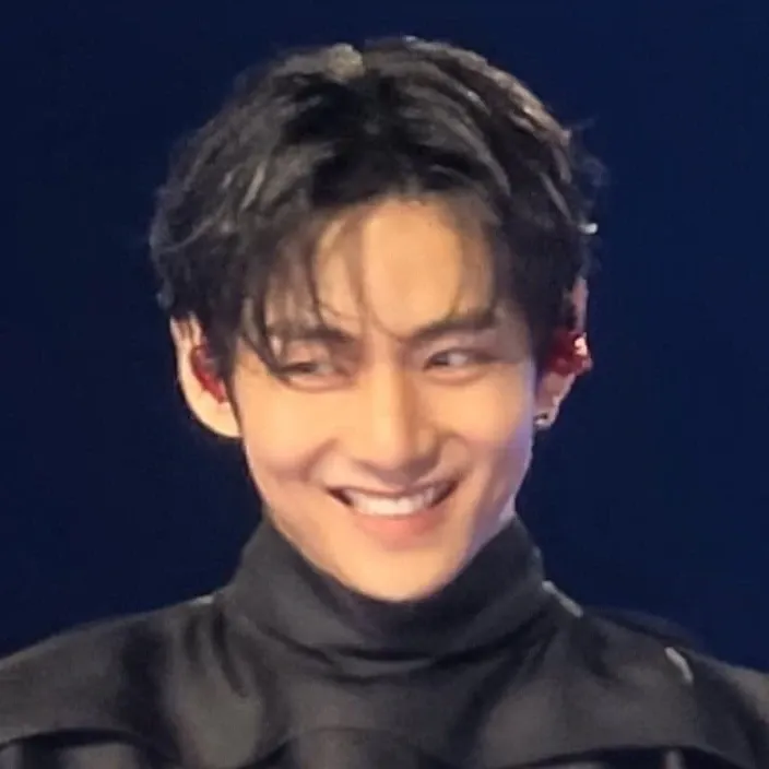 V (防弹少年团)的最新活动照片