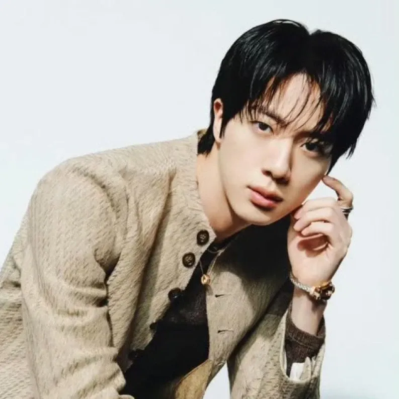 Momen yang diabadikan oleh penggemar Jin (BTS)
