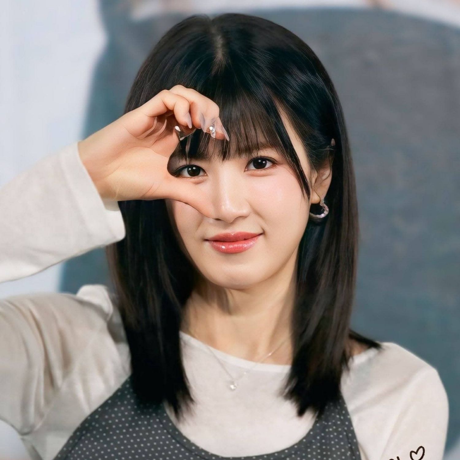 Behind-the-scenes cut of Park Chorong (Apink)