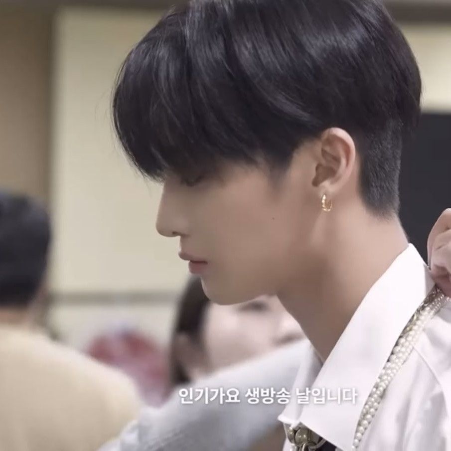 Behind-the-scenes cut of Bae Jinyoung