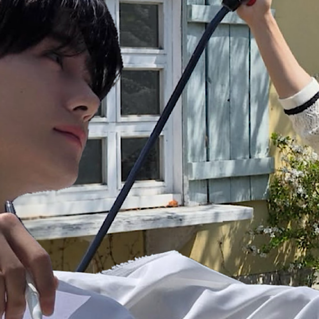 A moment captured by Hyunjae (THE BOYZ)'s fan