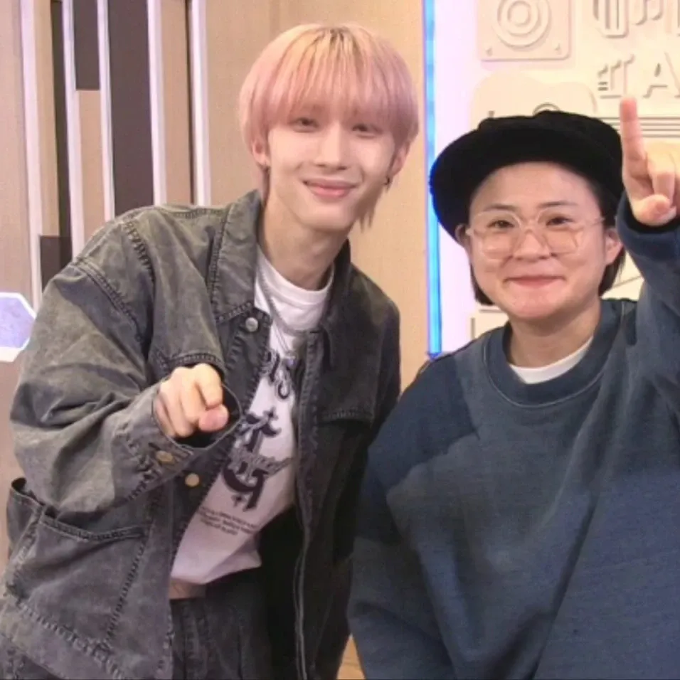 A moment captured by Hui (PENTAGON)'s fan