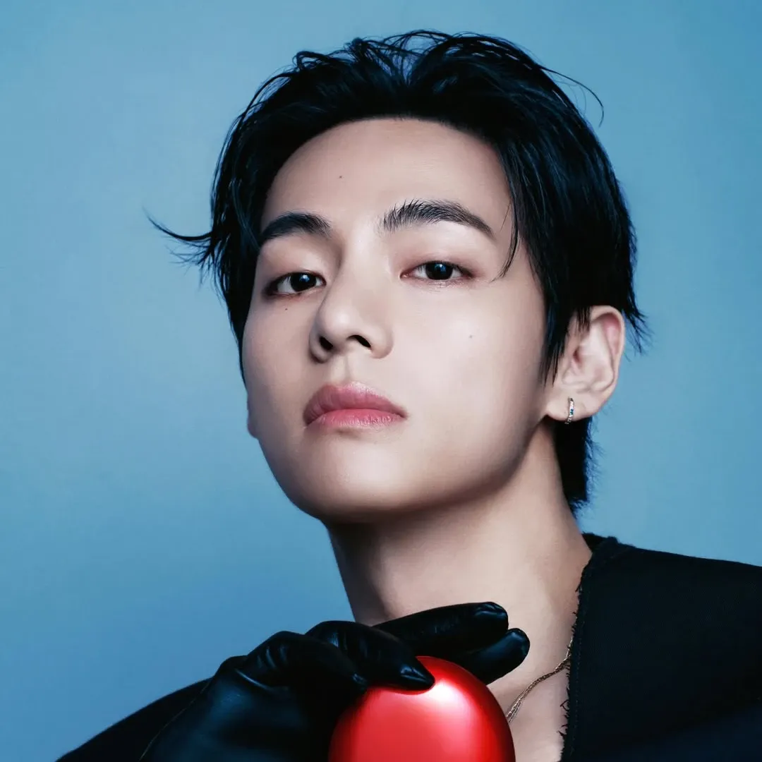 뷔 (방탄소년단)의 최신 사진