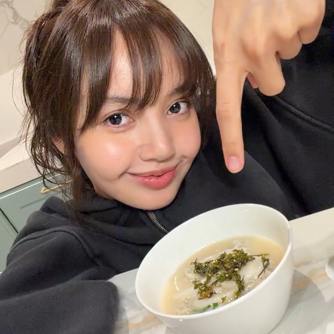 Behind-the-scenes cut of Lisa (BLACKPINK)