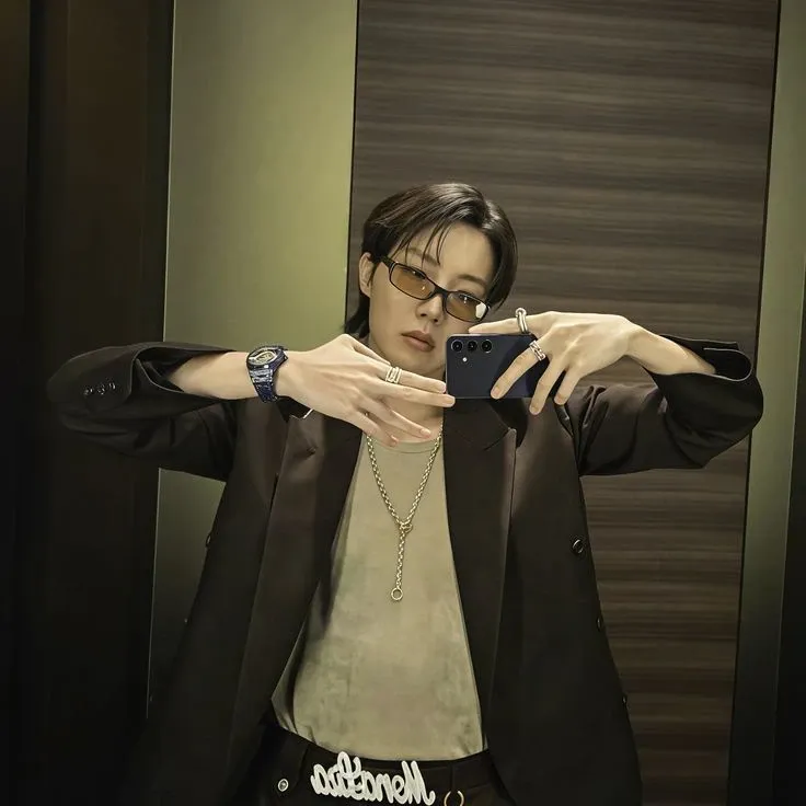 Behind-the-scenes cut of BTS