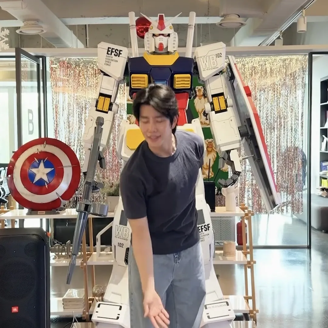 A moment captured by MJ (ASTRO)'s fan