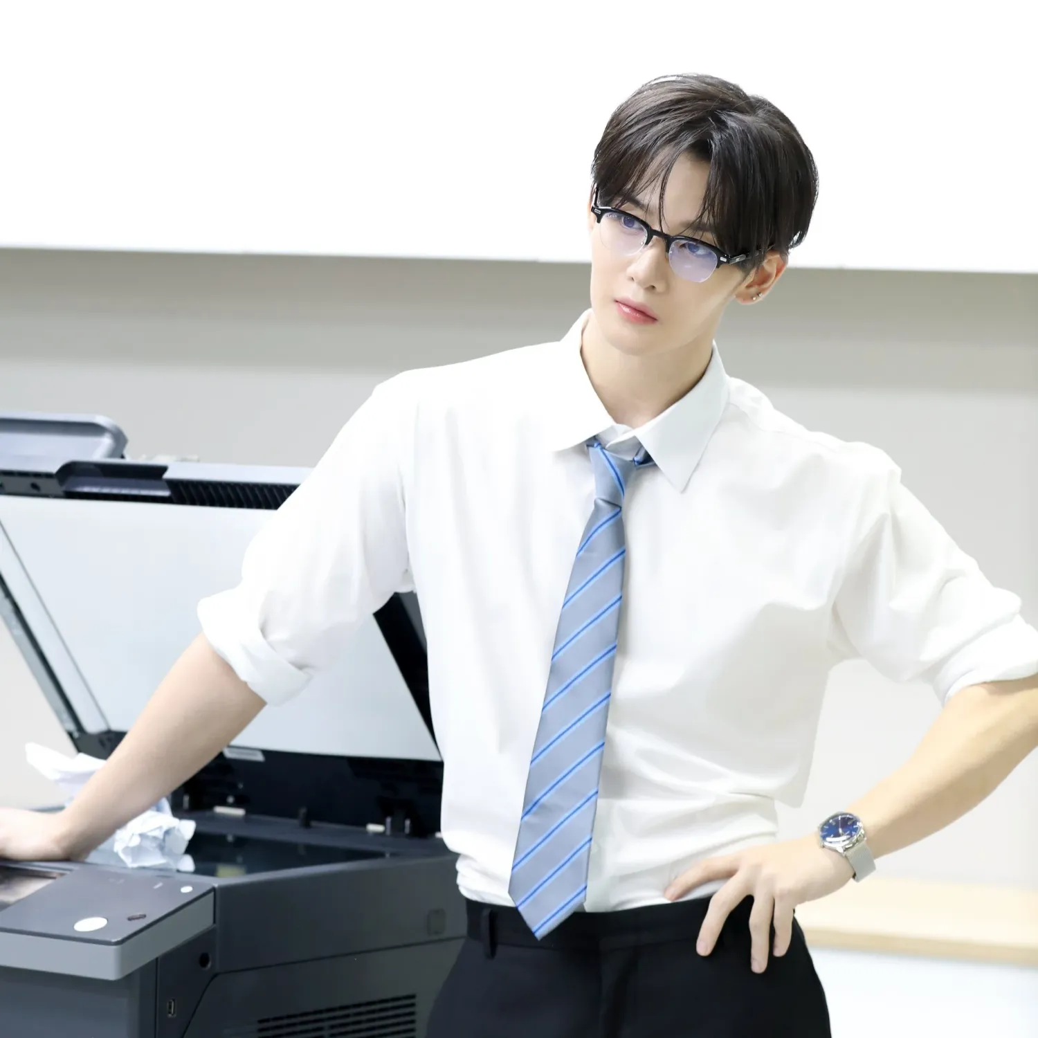 Behind-the-scenes cut of Bae Jinyoung
