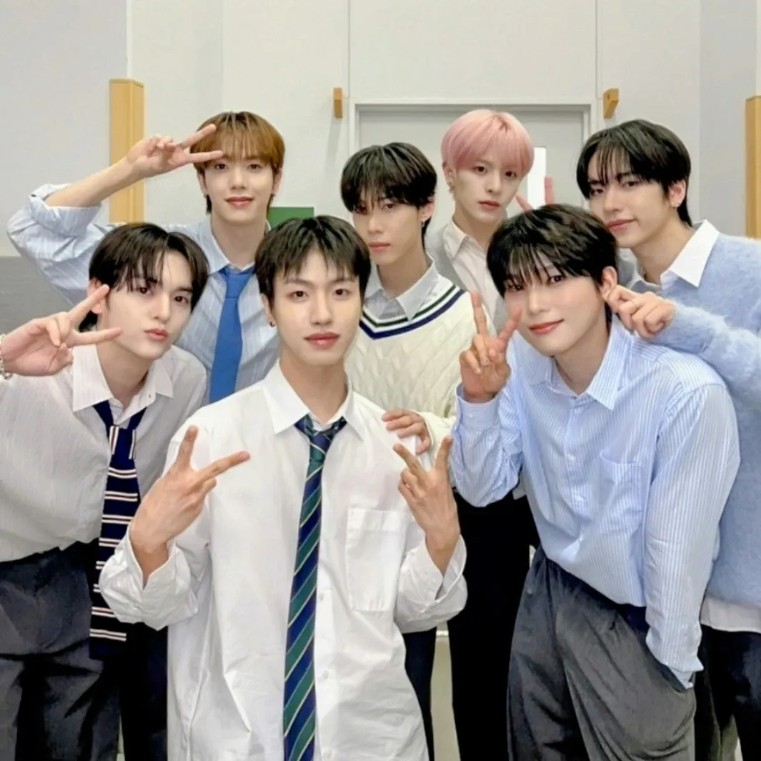 Behind-the-scenes cut of n.SSign