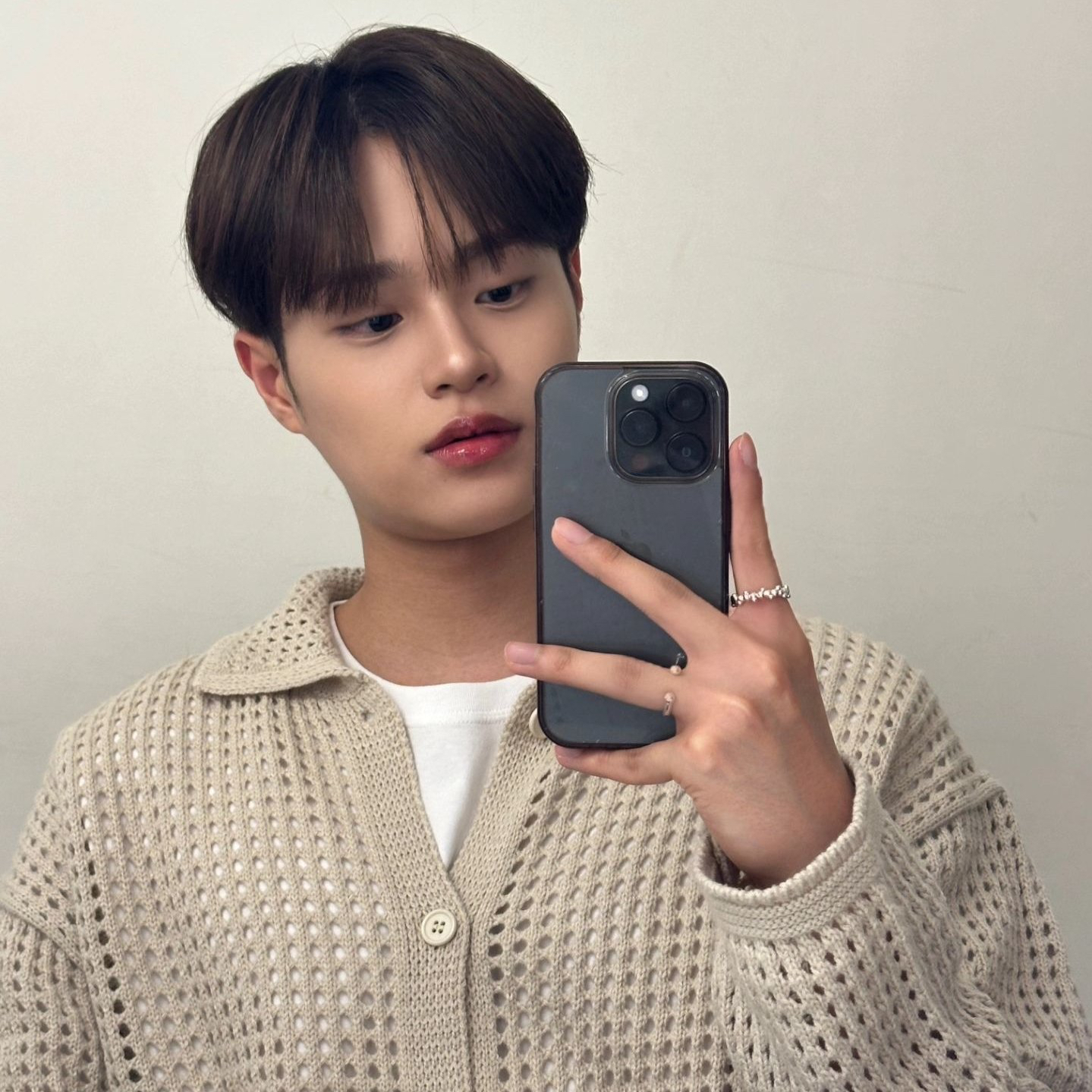 A moment captured by Lee Daehwi (AB6IX)'s fan