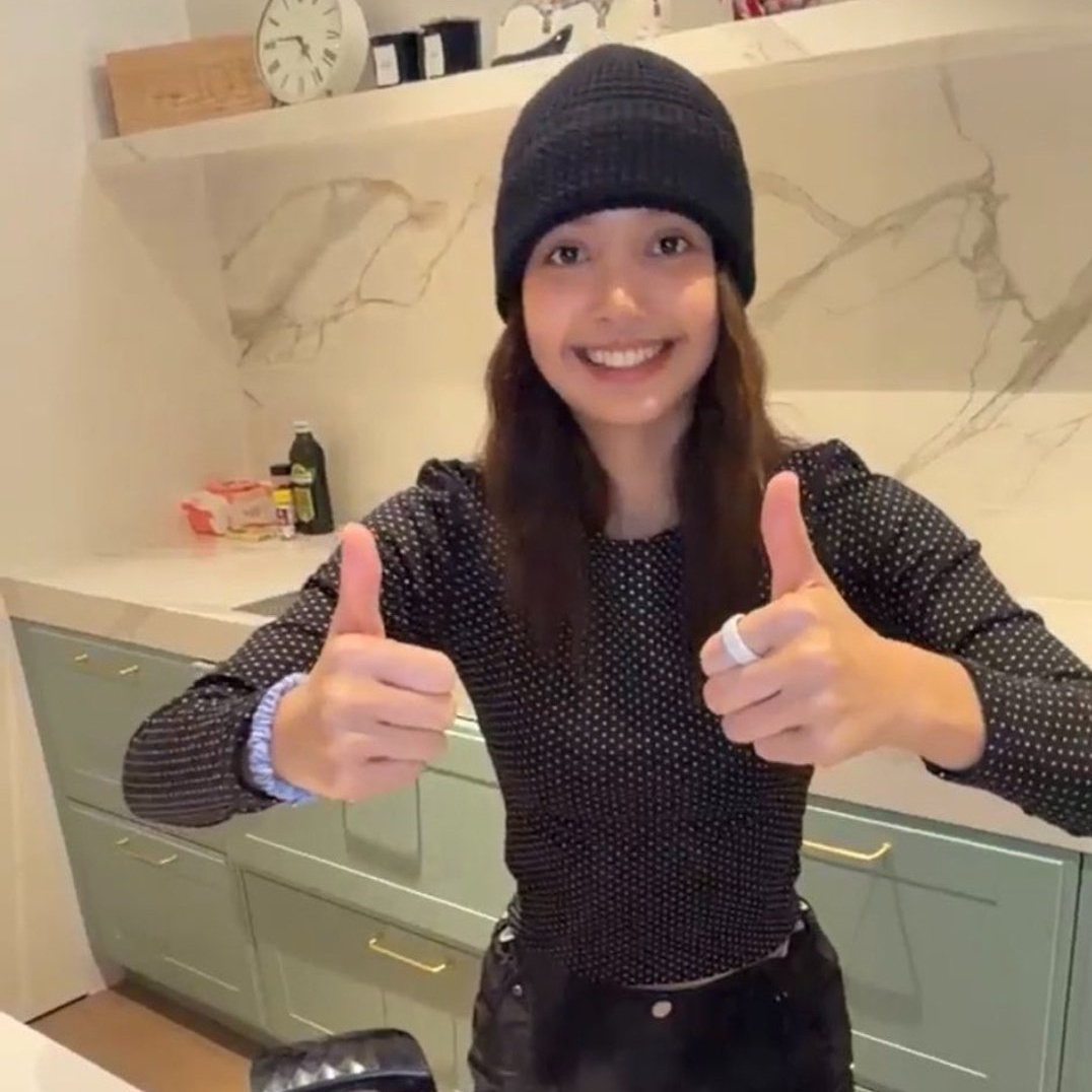 Foto aktivitas terbaru Lisa (BLACKPINK)