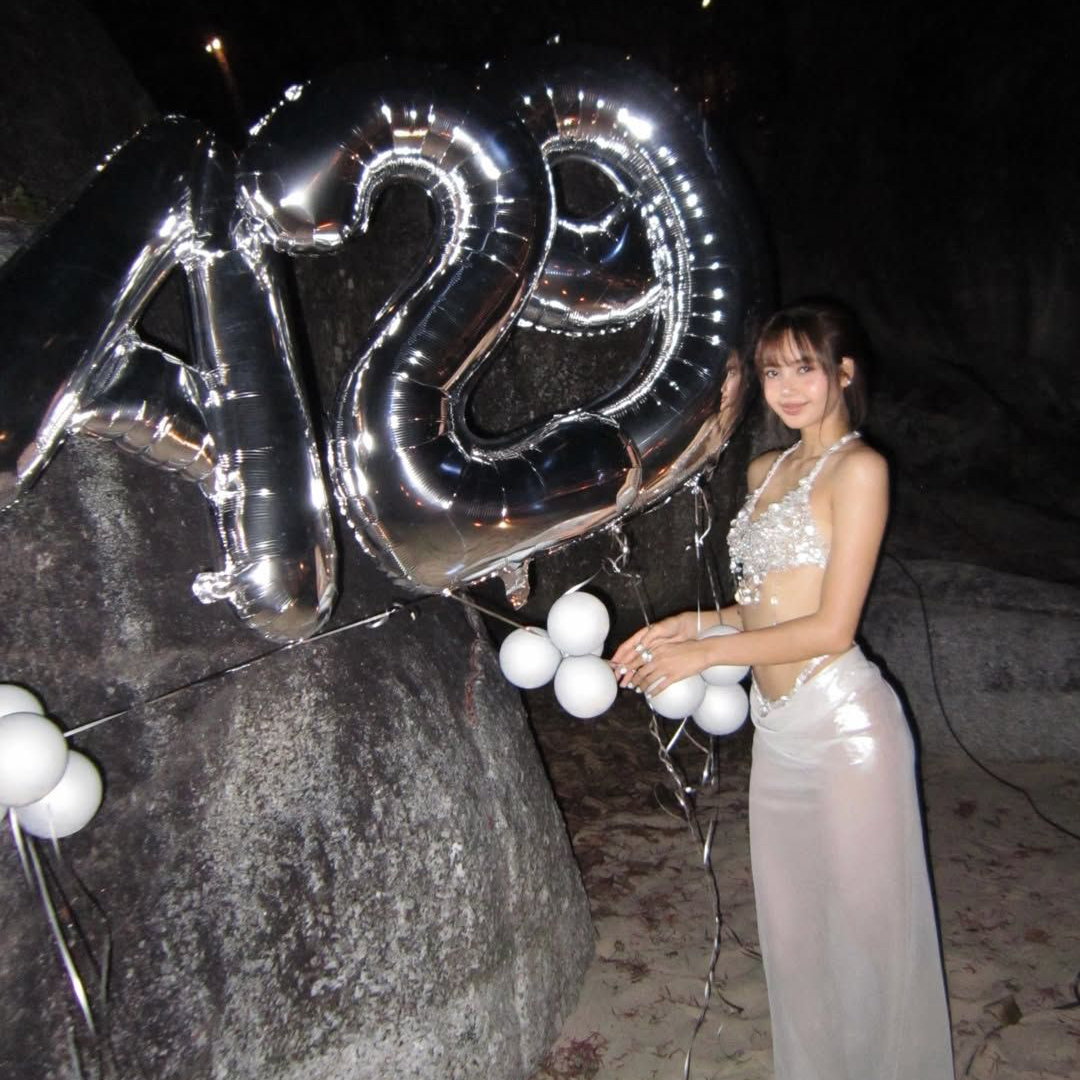 Behind-the-scenes cut of Lisa (BLACKPINK)