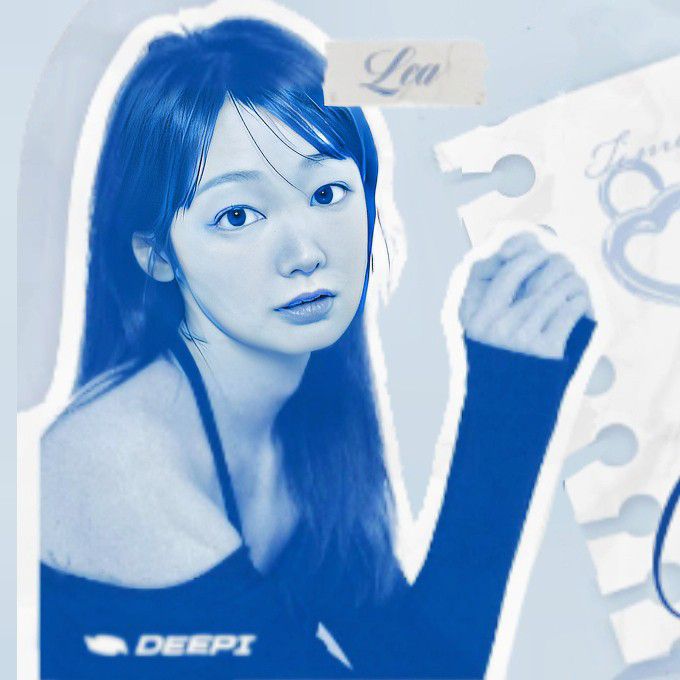 Recent activity shot of Léa (1995)